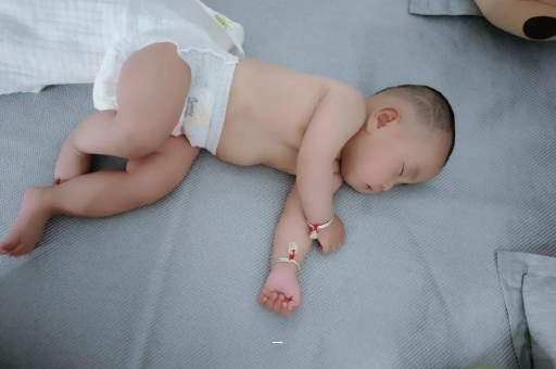 林芝宝宝脸上有白色斑块 林芝宝宝脸上有白色斑块